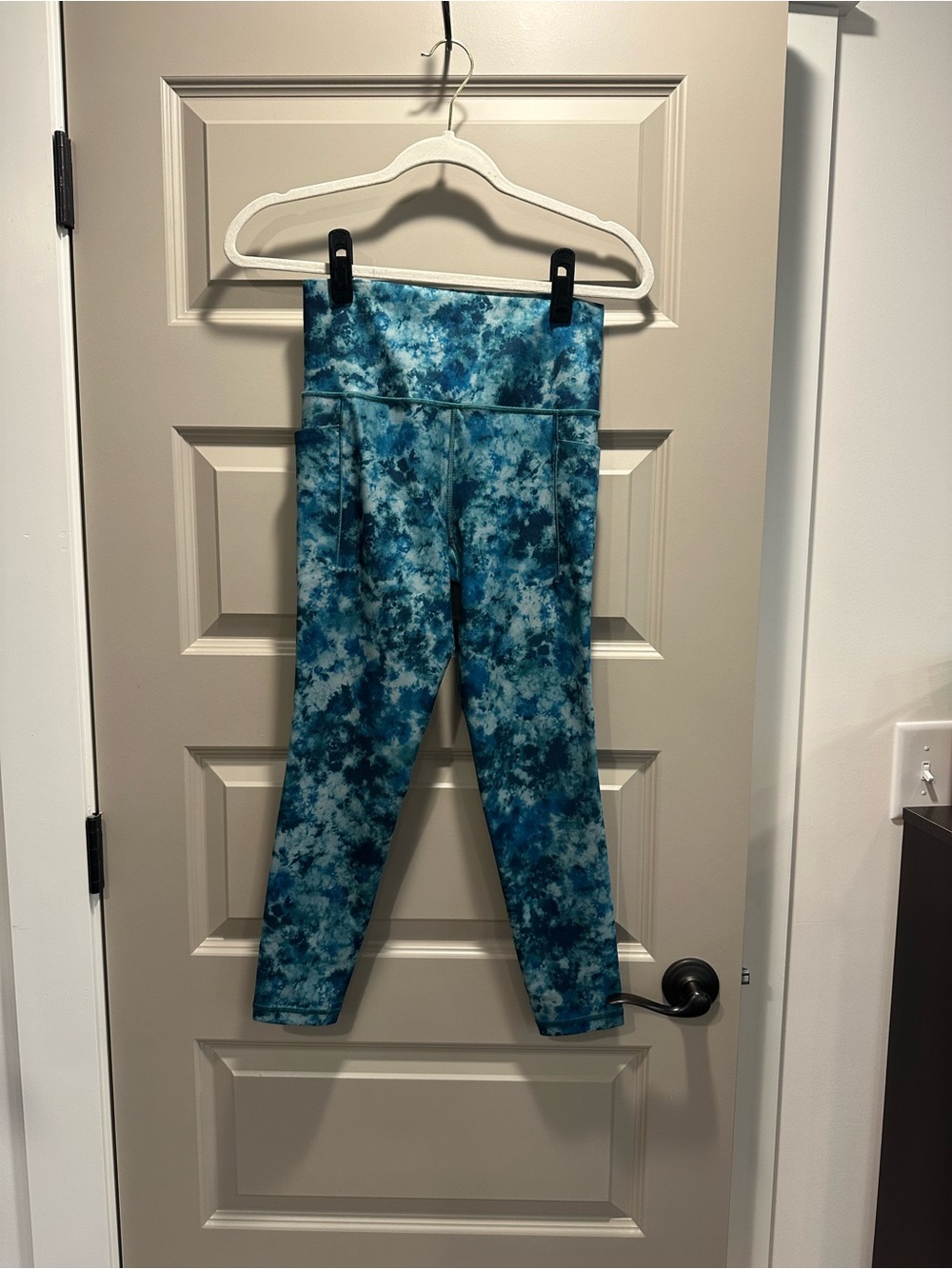 Athleta Satulation Blue/Green Tie-Dye Capri Leggings Size Small